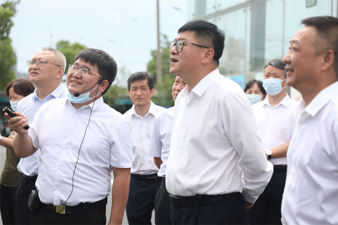 劉家強一行在清溪凈水廠調研